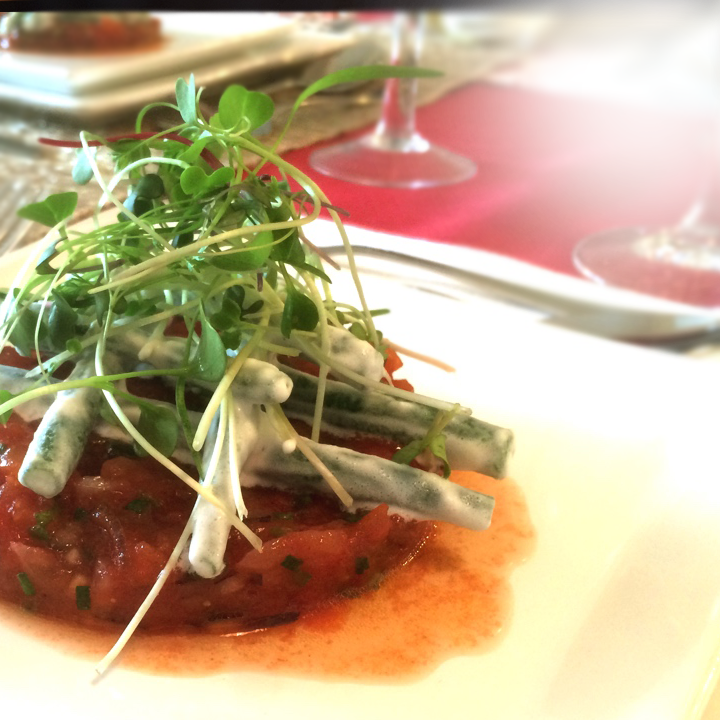 Salada de vagem com tartare de tomate   