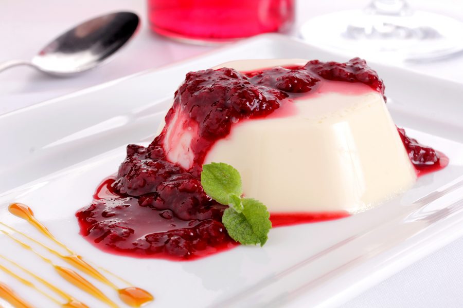 Panna Cotta de Lavanda com Calda de Amora